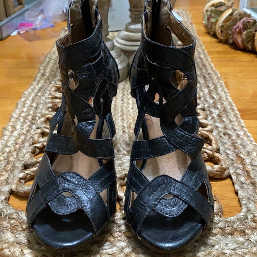 Miz Mooz Women’s Black Strappy Wedge Sandals 8.5